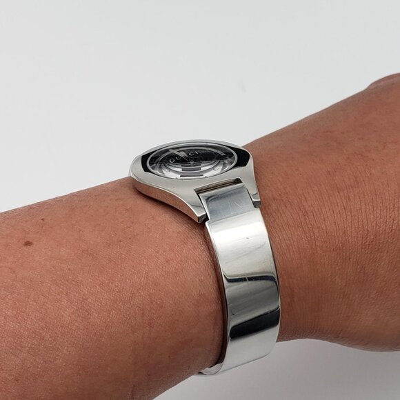 Gucci Watch 6700L Black X Silver Bangle Watch 103-110325 - Picture 15 of 16